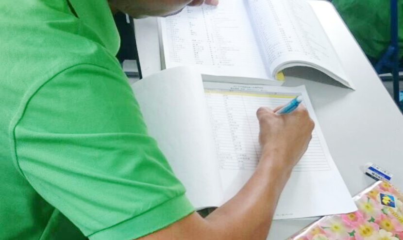 ミャンマー人はノートも教科書も90度回転させて読み書きします