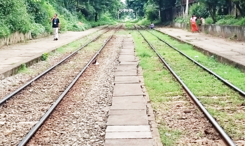 ミャンマーで電車に乗る　線路の状況